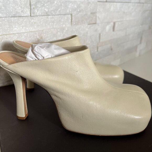 Bottega Veneta Beige Lambskin Leather ‘BV Bold’ Mule Heels - Picture 3 of 14